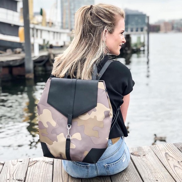 High End Stella & Dot Ava Camo Black Leather Women’s Backpack MINTY - Picture 2 of 11